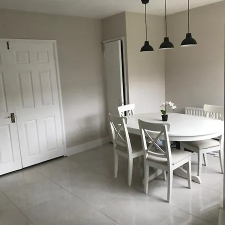 3 Bedroom Renovated Ferienhaus